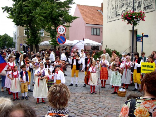 Dalyvauja ir patys mažiausi