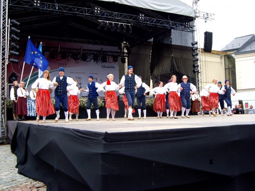 Estų pasirodymas Teatro aikštėje paliko gerą įspūdį