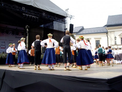 Latvių pasirodymas buvo kiek nuobodokas, nors visi negailėjo plojimų nešant jų vėliavą